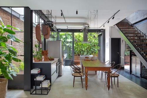 Arquitetura com alma: aço é protagonista de residência moderna no Rio que dialoga com o passado e o futuro