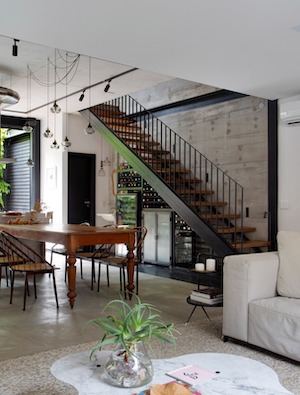 Arquitetura com alma: aço é protagonista de residência moderna no Rio que dialoga com o passado e o futuro