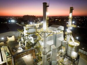 Produção de etanol de milho cresce, mas disputa por biomassa ameaça ritmo das usinas