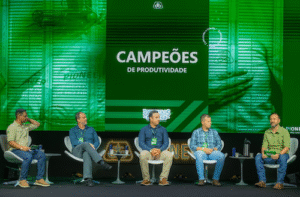 Recordistas mundiais em produtividade de soja e milho compartilham estratégias em evento Pioneiros do Agro, da Pioneer®