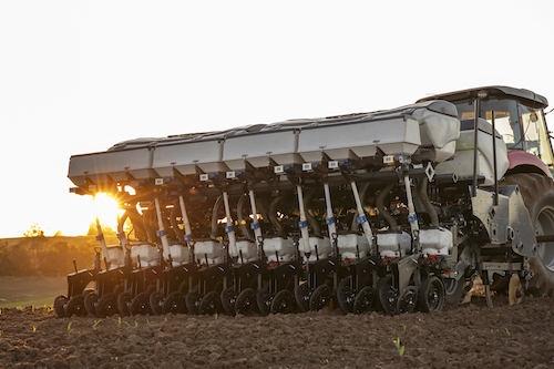 Sensores e aplicativos elevam a precisão na dosagem de fertilizantes Empresa brasileira une inovação e experiência de campo para aprimorar o controle das doses de insumos agrícolas, apostando em soluções inteligentes, motores elétricos e no aplicativo Dose Certa como um dos pilares de uma agricultura mais eficiente