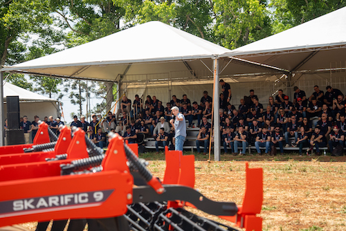 KUHN do Brasil celebra 20 anos e premia destaques da rede de revendedores no evento K Experience