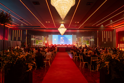 KUHN do Brasil celebra 20 anos e premia destaques da rede de revendedores no evento K Experience