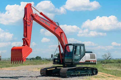 Como a hidráulica inteligente transforma performance e consumo nas escavadeiras