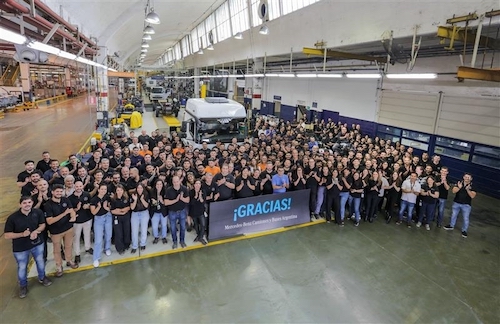 Mercedes-Benz Caminhões e Ônibus Argentina encerra produção na histórica planta de Virrey del Pino e prepara transferência para a nova fábrica em Zárate