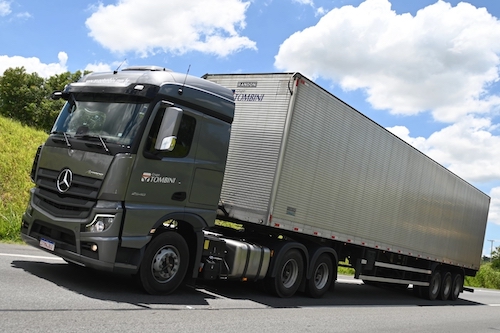  Mercedes-Benz do Brasil e Tombini fortalecem parceria com projeto piloto para valorização de motoristas