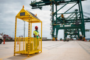 Porto Itapoá implementa estações para segurança e fluidez operacional no cais