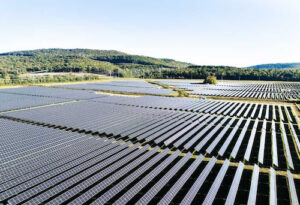 Com 11,4 gigawatts adicionados em 2025, setor de energia solar projeta expansão com abertura do mercado de baterias em 2026