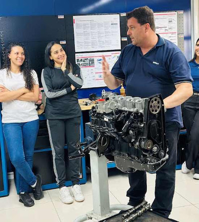 Curso “Mecânica Básica para Mulheres” leva conhecimento técnico ao público feminino das oficinas