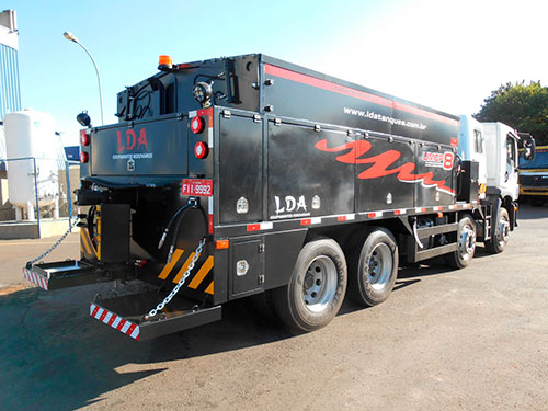 LDA Equipamentos Rodoviários alia eficiência, robustez e produtividade em serviços de tapa buracos