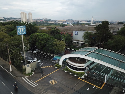 11/12/2025 ZF lança programa para inclusão e desenvolvimento de colaboradores com deficiência auditiva