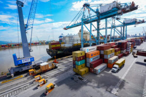 JBS Terminais retoma volume operacional pré-paralisação do Porto de Itajaí Companhia encerra 2025 com movimentação de quase 390 mil TEUs, 11% a mais do que em 2022