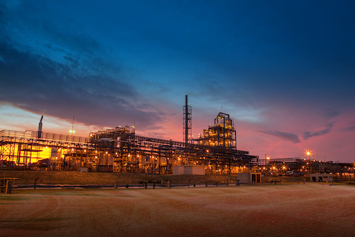 Em cenário de incerteza global, rerrefino reduz dependência externa por óleo básico e gera economia de US$ 300 milhões ao Brasil