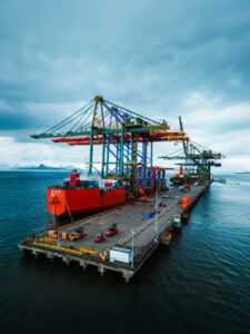 Porto Itapoá, que registrou movimentação expressiva de cargas da União Europeia em 2025, fala sobre o acordo entre Mercosul e o bloco, que deve ser assinado sábado