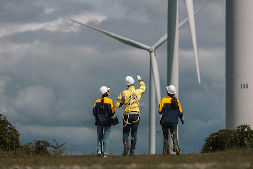 SENAI oferece formação e especialização em energia eólica com certificação internacional Instituição tem três cursos com certificação da Global Wind Organisation (GWO), organização dinamarquesa de fabricantes e proprietários de equipamentos do setor