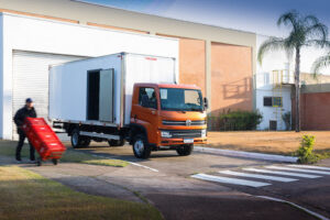 Volkswagen ganha mercado e lidera vendas de caminhões em 2025 - Delivery 11.180 mantém o título de caminhão mais vendido do Brasil e marca detém 60% de participação no segmento de médios