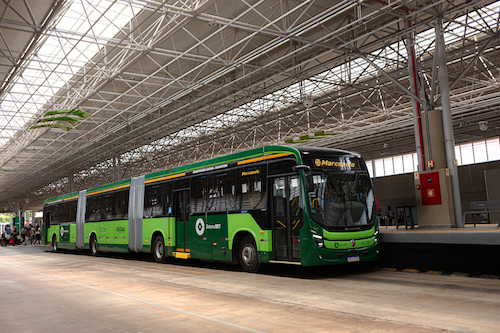Goiás é o primeiro a operar maior ônibus biarticulado elétrico do mundo no transporte coletivo e entrega maior eletroposto do Brasil