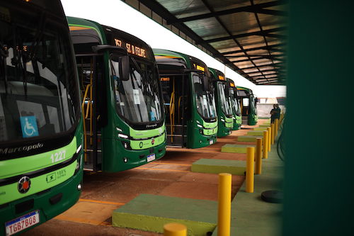Goiás é o primeiro a operar maior ônibus biarticulado elétrico do mundo no transporte coletivo e entrega maior eletroposto do Brasil