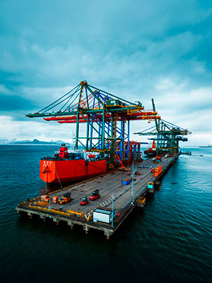 Porto Itapoá reforça capacidade operacional com chegada de novos equipamentos e tecnologias