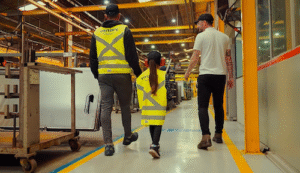 AGCO reforça cultura de segurança com campanha protagonizada por colaboradores e suas famílias