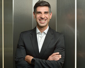 Quando a empregabilidade vira política de Estado — e o Brasil segue operando em silos