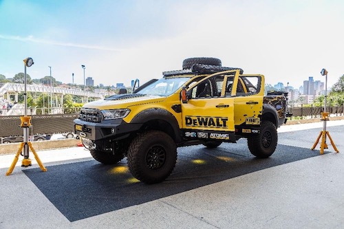 DEWALT amplia ação nacional com POWER TRUCK e projeta crescimento de 20% na cobertura de lojas em 2026 Iniciativa itinerante leva demonstrações práticas, ativações no ponto de venda e padronização da experiência da marca a lojistas e profissionais em todo o país