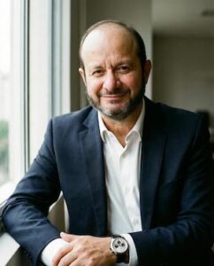 Engerey comemora 24 anos com foco em painéis homologados pela francesa Schneider Electric para evitar paradas em infraestruturas críticas