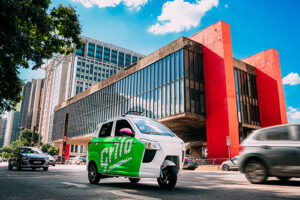 Grilo Mobilidade testa veículos elétricos de grandes marcas em operações urbanas