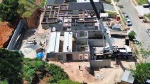 Inteligência industrial permite erguer estrutura de 500 m² em 5 dias com equipe reduzida