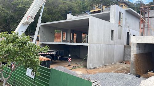  Inteligência industrial permite erguer estrutura de 500 m² em 5 dias com equipe reduzida