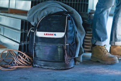 Mochila LENOX oferece armazenamento seguro e facilidade no transporte de ferramentas Com um total de 30 bolsos e revestimento resistente à água e rebites, solução é ideal para armazenar e conservar itens de forma prática e compacta