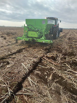 Aplicação de adubo organomineral exige regulagem específica