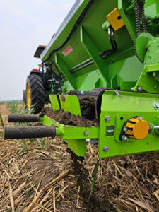 Aplicação de adubo organomineral exige regulagem específica