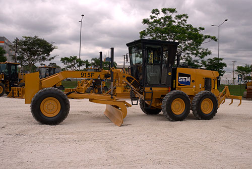 Motoniveladora SEM 915F