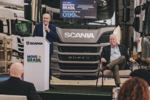 Scania recebe Alckmin em visita a concessionária para balanço do 1º mês do programa MoveBR