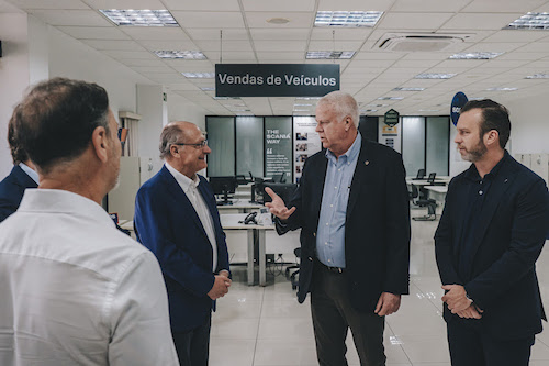  Scania recebe Alckmin em visita a concessionária para balanço do 1º mês do programa MoveBR 