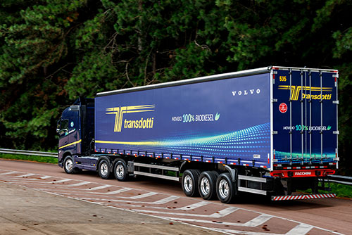 Volvo agrega caminhões 100% Biodiesel no transporte de peças para sua fábrica em Curitiba