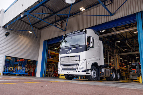 Volvo anuncia R$ 2,5 bilhões em investimentos no Brasil, mesmo prevendo mercado menor em 2026