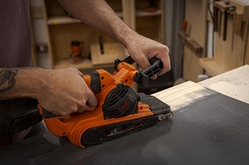 BLACK+DECKER amplia portfólio de ferramentas para marcenaria com lançamento de lixadeira e tupia 