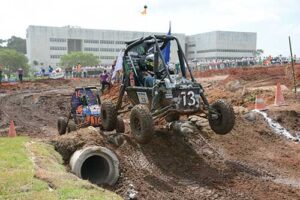 Cerca de 1,2 mil universitários disputam a Competição Baja SAE Etapa Nacional nesta quarta