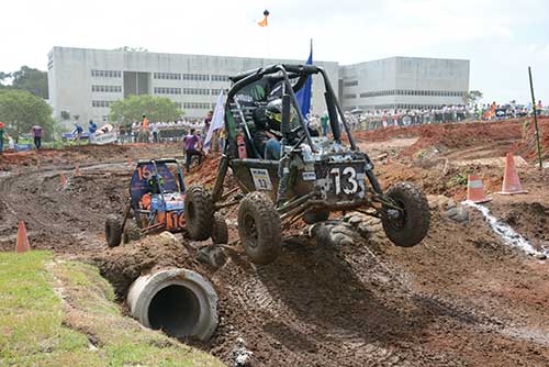 Cerca de 1,2 mil universitários disputam a Competição Baja SAE Etapa Nacional nesta quarta