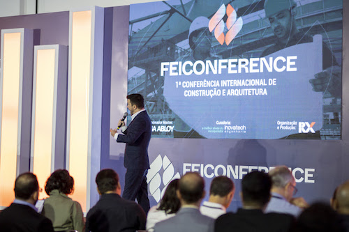  César Cielo leva lições de resiliência e alta performance em conferência internacional de construção e arquitetura em São Paulo