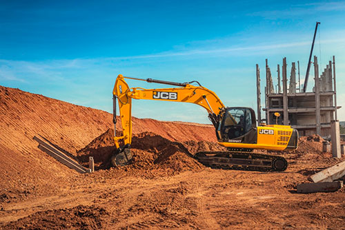JCB lança sua nova linha de escavadeiras
