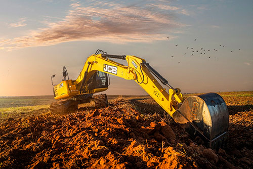 JCB lança sua nova linha de escavadeiras