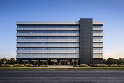 Kingspan sai na frente e lança 1º painel isolante de fachada com certificação ABNT NBR 16951:2021 do país