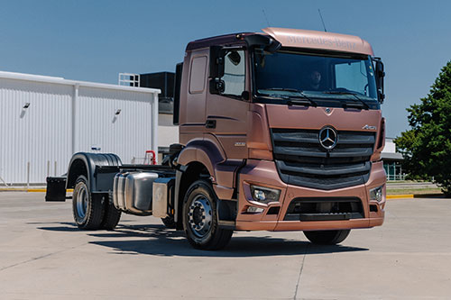 Caminhão extrapesado Mercedes-Benz Novo Axor faz sua estreia no mercado argentino
