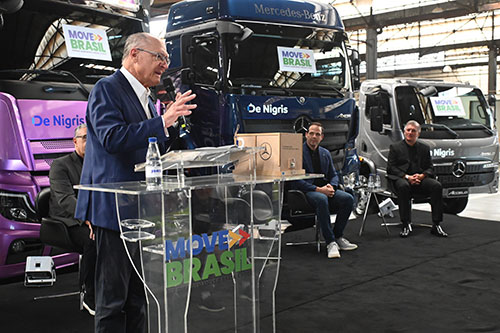  Mercedes-Benz recebe Geraldo Alckmin e destaca o compromisso da Empresa com o programa Move Brasil de renovação da frota de caminhões