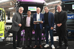 Mercedes-Benz recebe Geraldo Alckmin e destaca o compromisso da Empresa com o programa Move Brasil de renovação da frota de caminhões