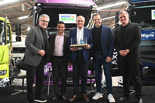  Mercedes-Benz recebe Geraldo Alckmin e destaca o compromisso da Empresa com o programa Move Brasil de renovação da frota de caminhões