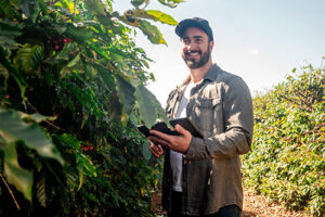 Produtor rural brasileiro mantém resiliência e deve alcançar nova safra recorde mesmo diante de crédito restrito e juros elevados